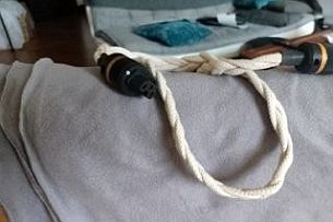 103776 J'ai donc 2 noirs sous grosse gaine pour le Lecteur et le DAC, un rouge pour l'ampli et un écrue pour le futur.