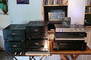 4 Test amplis. DENON 4400A, DENON 6600A, Bryston 3B. Le 6600A sort du lot. Le préampli Metis de ROGUE à montage SRPP à 6SN7 est très bon.