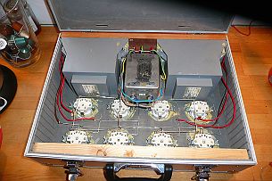 P1170190 Prises Schucko permettant de tourner le câble secteur (mis en phase ou pas), deux transfos symétriseurs