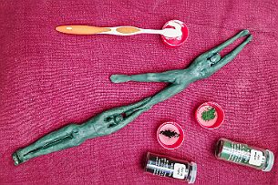 sculpture Pichon-12 Deuxième couche, cire + pigments à la brosse à dents !