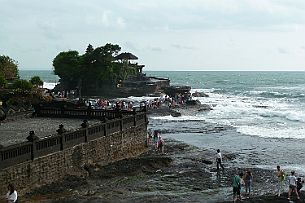 P1020748 Pura Tanah Lot. Sud Ouest de Bali, en bord de mer.