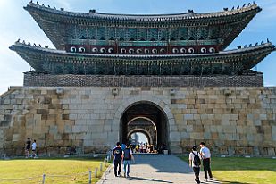 Perriere-Coree2214-2a Foreteresse de Suwon. Toute une cité protégée par une muraille encore instacte.