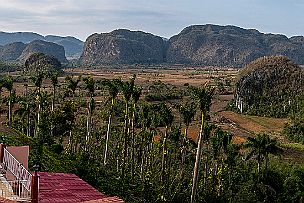 Cuba - Perriere - DSCF6839-Panorama Hotel Los Jazmines. Un magnifique point de vue sur les massifs Kartisques. La baie d'Along terrestre à Ninh Bình (Vietnam)