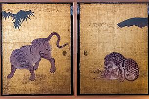 Japon -8669 Une partie des décorations et le donjon du château ont été détruites par le bombardement Américain mais des peintures intérieures ont survécu. La reconstruction...