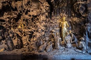 Japon -0774 Elles ont été dévoilées en 2015. D'autres sculptures de ce type feront partie de la pagode de l'Est (en cours de rénovation à notre passage).