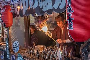 Japon -9790 Les fameux poissons en brochettes que nous n'avons pas gouté (anacronisme 