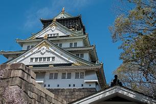 Japon -0995 De 1995 à 1997, le donjon connaît finalement importante rénovation. Le granit a cependant laissé sa place au béton....