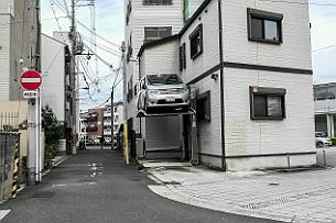 Japon -091743 Garage 2 places. Parfois 3 s'il y a sous sol.