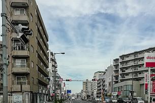 Japon -091818 De l'urbain en dehors des sentirs battus. C'est assez moche partout, mais comme il faut souvent reconstruire ...