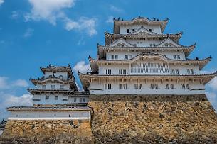 Japon --3 Enfin, si le château d'Himeji est aussi connu, c'est aussi car il est l'un des douze derniers châteaux en bois du Japon.