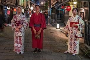 Japon -3694 S'ils posent si facilement, c'est qu'ils sont déguisés pour leurs selfies. Les 