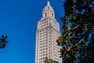 XT0B9417 Baton Rouge est la nouvelle capitale. Calme et sérieuse. Le State Capitol Complexe.