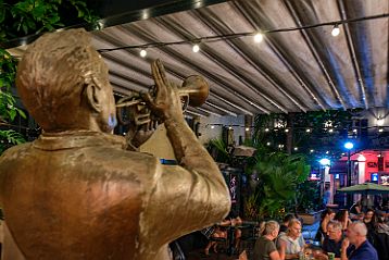 10 La rue Bourbon Night & Day
