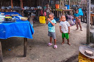 MAD31029 La cuisine. Excellent repas comme à chaque fois et toujours dans un restaurant local non fréquentés par les touristes (on ne les aime pas mdr !).