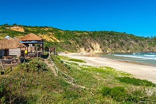 MAD01270 Nous quittons le parc, traversons Fort-Dauphin pour manger au Bevava Beach Restau Grill tenu avec amour par Yanisse (je recopie !). Loin de tout et pourtant...