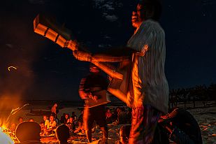 MAD31483 J'avoue, l'émotion qui m'envahissait a du se déverser. Grand moment rare de solitude pleine.