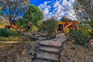 20250612_161447 Un peu de pub pour cet hôtel restaurant en milieu naturel. Top bungalow, top nourriture et top soirée concert ! Chez Alice Isalo Ranohira