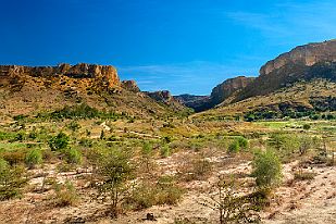 MAD32025-2 Le lendemain. Je reviens juste le guide et moi pour une randonnée plus longue et difficile. 15 kms sur le plateau qui surplombe le canyon d'hier.