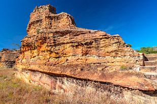 MAD32149 Depuis 1960 le parc est classé. Bravo. Notez l'escalier taillé dans la pierre et les strates d'empilements des couches sédimentaires.