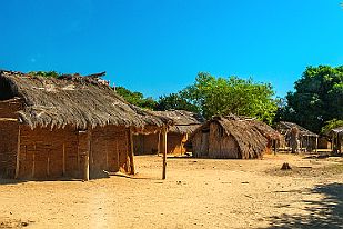 MAD32536 Nature habitée aussi par des villages isolés. Très isolés !