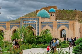 PERRIERE-OUZBEKISTAN_15046-Dx-Modifier null