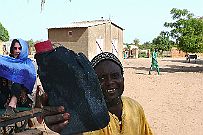 Senegal complet 220 Tiens mon ami, prend de l'eau. Merci, merci ...
