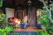 PB064799 Nous sommes au Tirta Sari à Pemuteran . Bungalow double dans un espace vert de rêve