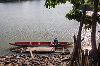 PA261187 Ne passez pas par un guide qui vous fera payer cher pour juste passer un coup de fil à un bateau. Et vous alléger exagérement de quelques roupies.