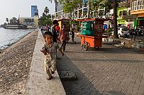 PA230022 Makassar , capital au sud ouest de la SULAWESI. Son aeroport est à moins de deux heures de Denpassar (Bali)