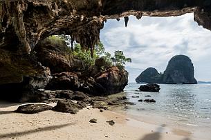 Thailande Marianne 2019 - DSCF2375 De l'intérieur de la grotte (peu profonde mais spectaculaire.