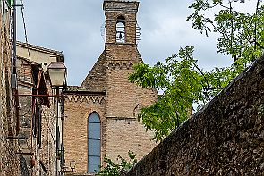 Toscane Perriere W 1179 Ville de ruelles bien sympathiques malgré la pluie.