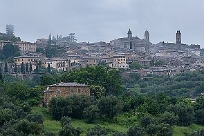 Toscane Perriere T 1321 Montalcino sous la pluie ...