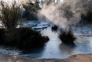 Toscane Perriere T 1978-HDR Un endroit où vous pouvez prendre un bain de boue assis (le dire à haute voix à qq'un). La qualité des eaux soignent les systèmes respiratoire, articulaire et...