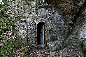 Toscane Perriere W 3064-RAF_DxO_DeepPRIMEXD Une grotte chapelle ! Aller, allons-y.