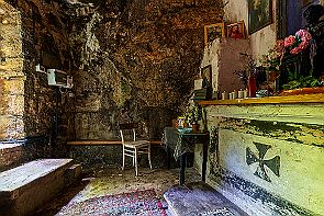Toscane Perriere W 3070-RAF_DxO_DeepPRIMEXD-HDR En venant ici, nous avons repéré un parking sauvage avec 3 voitures et 2 campings car. Un départ de rando ou quelque chose à voir ?