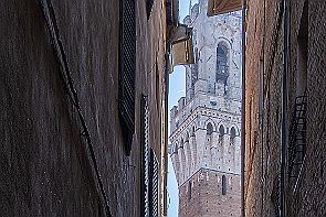Toscane Perriere T 2295-HDR Ah la voila cette place Piazza del campo et sa Torre del Mangia (102 m).