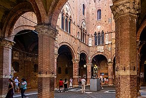 Toscane Perriere W 2633 Palazzo Pubblico et Museo Civico (art renaissance et contemporain).