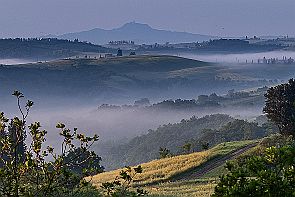 Toscane Perriere T 1761-Modifier Cette série de brume est prise de la colline où nous logeons.