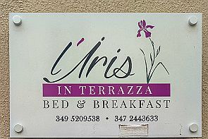 Toscane Perriere a13_133438 B&B L'iris Super petit déjeuner en terrasse et chambre douillette avec grande salle de bain.
