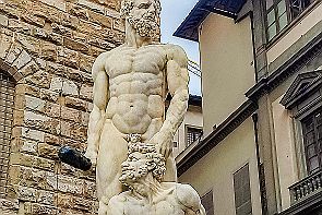Toscane Perriere a10_102936 T'excite pas, on attend qu'ils nous livrent la gonzesse et on y va.