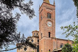 Toscane Perriere W 2253-HDR C'est toujours un monastère (avec un chai de vinification de leurs vignes).