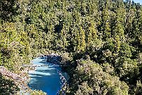 NZ -9592 Hokitika Gorge, ou le Curacao-crème fraiche coule dans le lit dans un ancien glacier. Couleur bleue laiteuse incroyable.