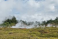 NZ -1916 Le site de Wai o Tapu est un site géothermique dont l’activité semble avoir commencé aux alentours de 15000 ans.