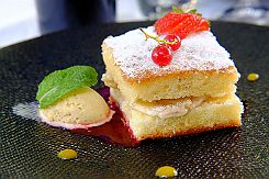 DSCF7472 Et le gateau de la fin, à l'orange et banane. Voila un menu à 30 euros qui vaut franchement le détour non !?