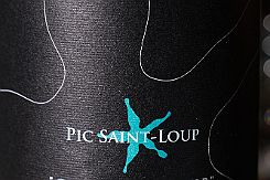 Influences-0444 La maitresse des lieux aime son métier, certes, mais ces mots sont gourmands quand elle parle cuisine et conseille ses vins. En dehors de la poésie de...