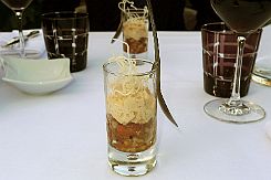 P1210505 Déroulement d'un menu à 39 euros. Amuse bouche Capaccio de saumon au blé tendre, émulsion langoustine. Impec !