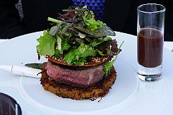 P1210509 Pavé de boeuf Ecossais. Là, il vaut mieux aller le chercher à Bazas Le morceau était nerveux et peu gouteux ... pas grave, le reste est parfait
