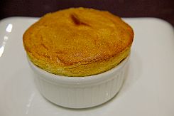 DSCF1629 Un soufflé au grand marnier. Immense ! Vraiment impeccable. Très bien.