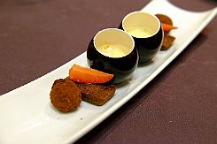 DSCF1631 Un après dessert, truffe, financier et sabayon. La classe