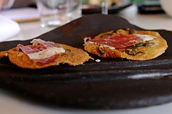 DSCF9952 Et tuiles aux courges, jambon Ibérique pata négra. L'appétit est là !